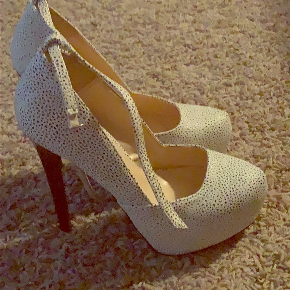 Heel - Picture 1 of 3